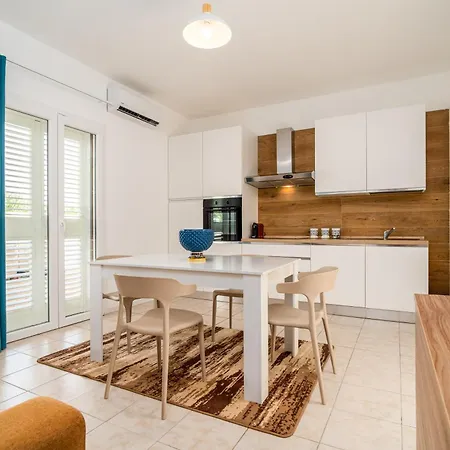 Complesso Lunarossa In City Lejlighed